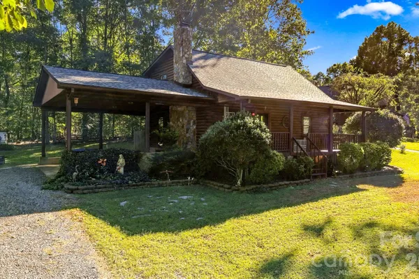 306 CHICKASAW TRL