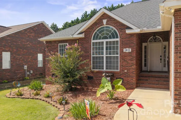 1011 OVERHILL RD