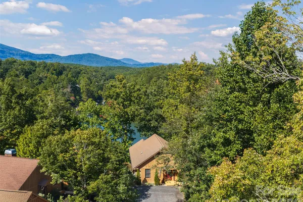 5 CHALET CT