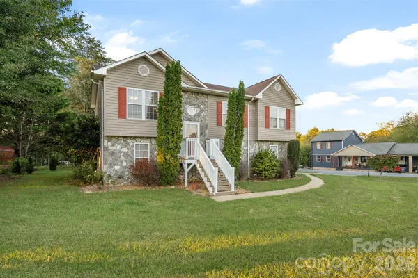 1500 IVY LN
