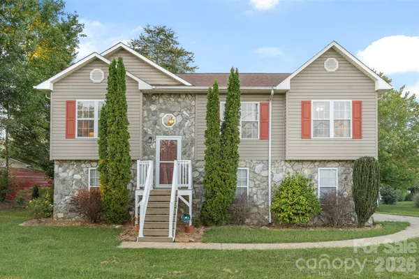 1500 IVY LN