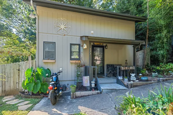 177 FOREST DR