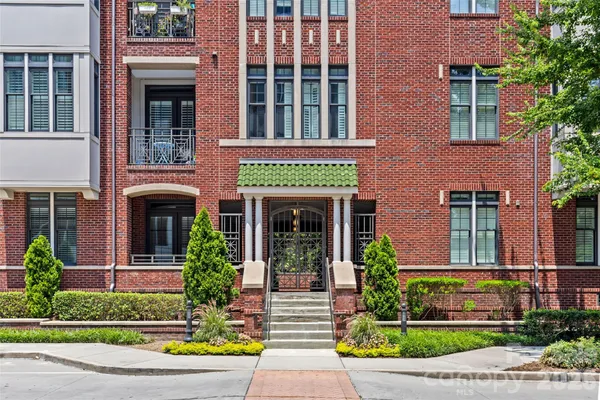 2810 SELWYN AVE 209