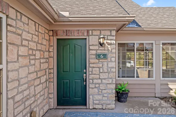 6 MOUNTAIN MEADOW CIR