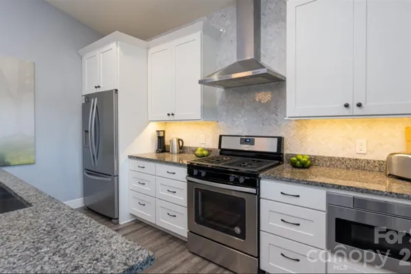 33 WESTSIDE VILLAGE RD