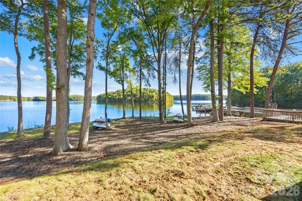 915 NE DR 22