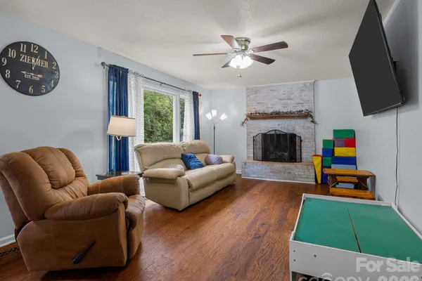 101 CATHERINE DR