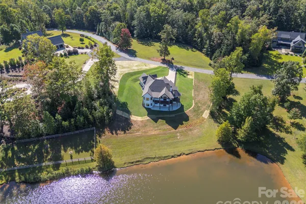 438 MAPLETON LN