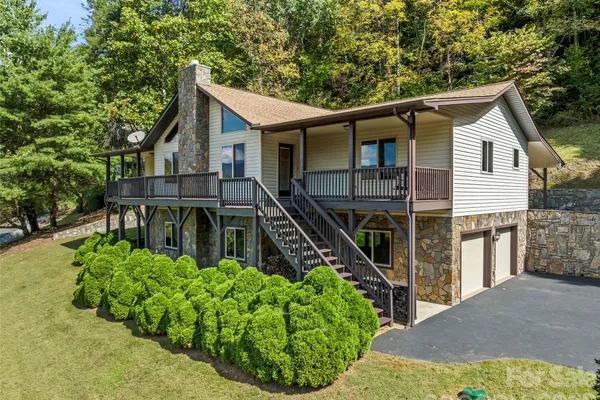1090 MAPLE SPRINGS DR