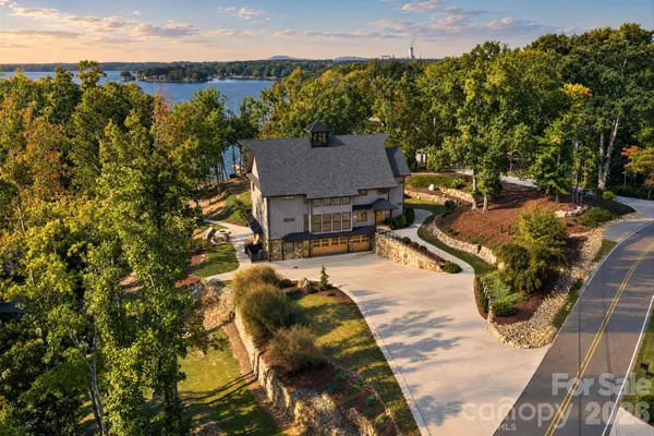 222 GREENBAY RD