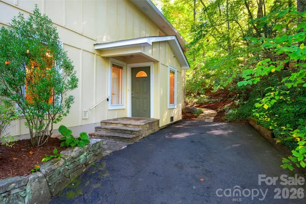 112 RHODODENDRON AVE