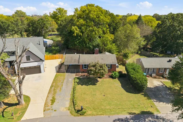 232 EDEN CIR