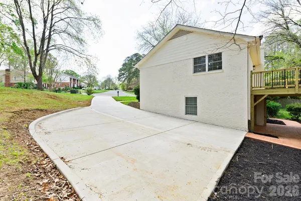 100 CHADMORE DR