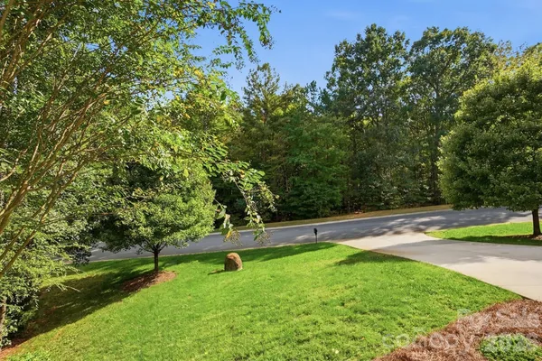 1205 CROFTON DR