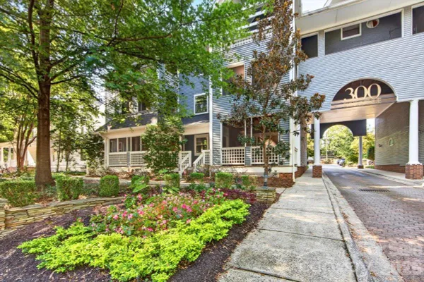 300 E PARK AVE 30