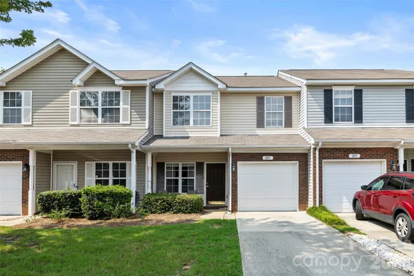 207 TAIL RACE LN