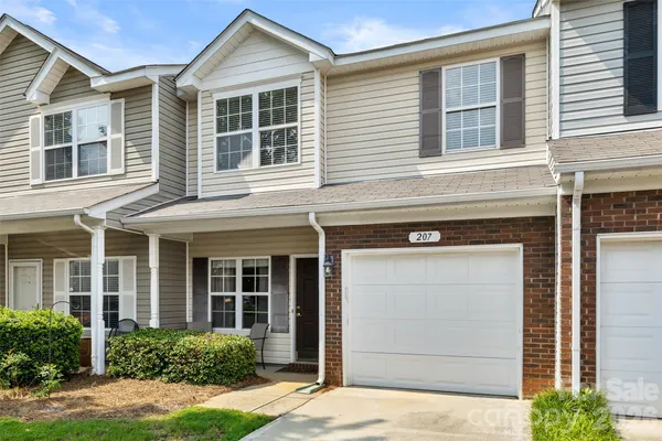 207 TAIL RACE LN