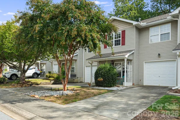 137 WILTSHIRE CIR 25
