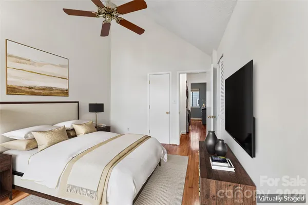 422 W 8TH ST