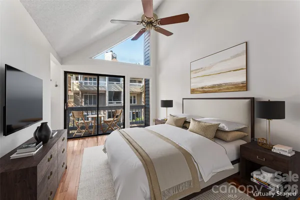 422 W 8TH ST