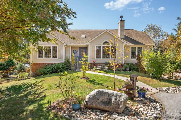 23 OLD APPLEWOOD LN