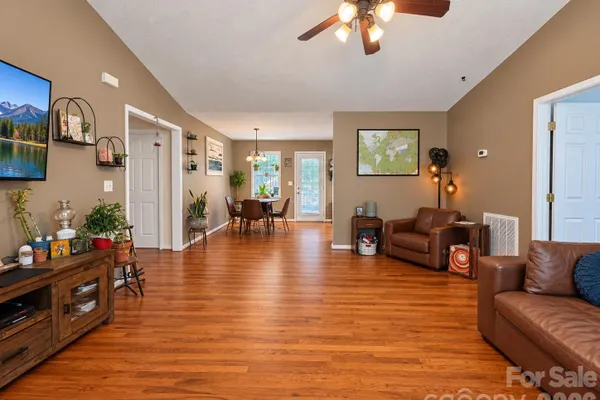 1128 BEAGLE RUN