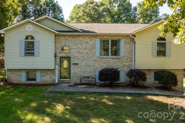 3261 WASHINGTON WAY