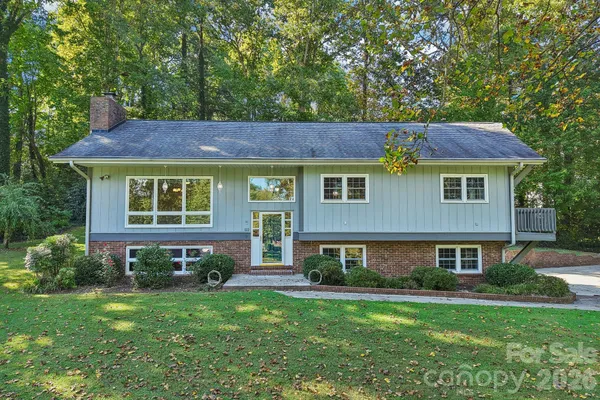 122 W LAUREL LN