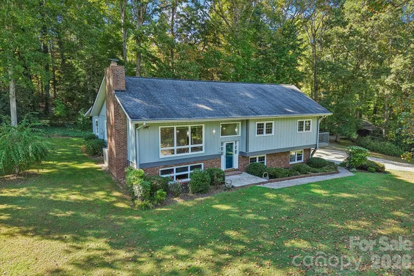122 W LAUREL LN
