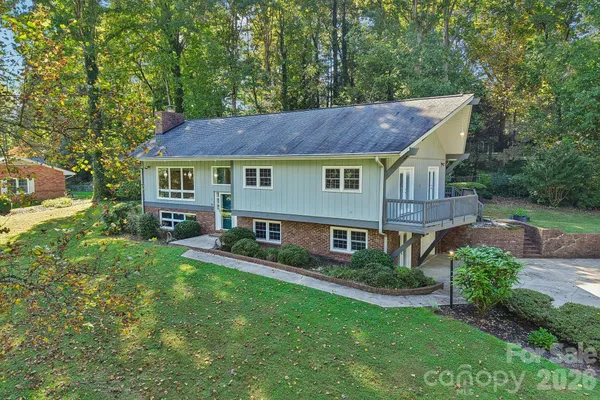 122 W LAUREL LN