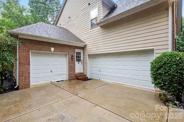 5221 TURKEY OAK DR