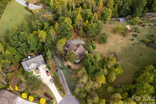 142 TWIN COURTS DR