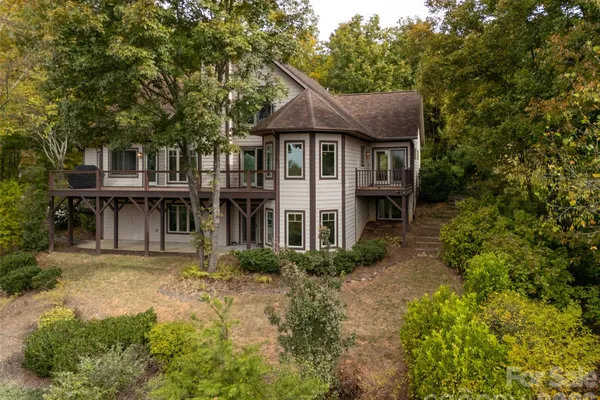 142 TWIN COURTS DR