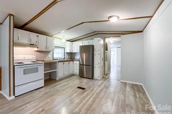 6708 AEROWOOD CIR