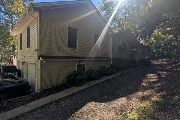 183 FALLS AVE