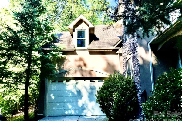 107 TWIN COURTS DR