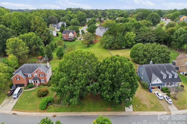 166 CASTLES GATE DR