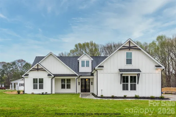 104 HICKORY HILL RD