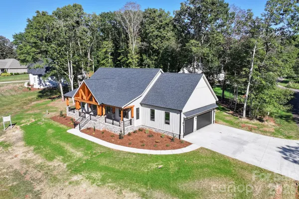 1922 CLAY HILL LN