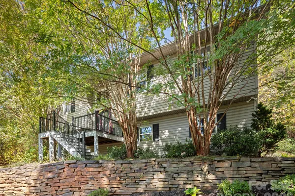 22 EVENING SHADE DR
