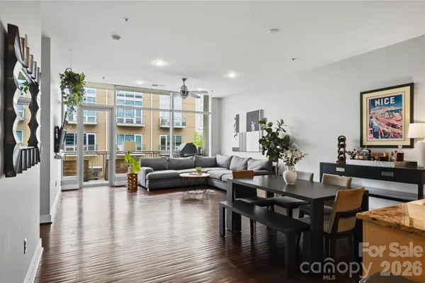 1100 METROPOLITAN AVE
