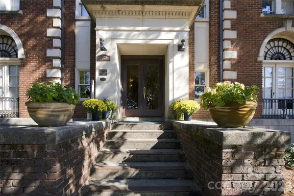 712 LOUISE AVE 204