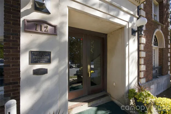 712 LOUISE AVE 204
