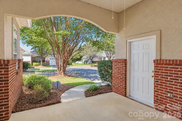 8845 LEGACY LAKE LN
