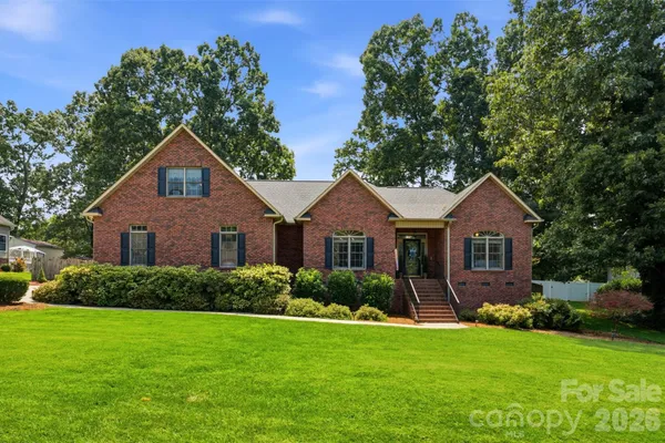 150 SADDLEWOOD LN