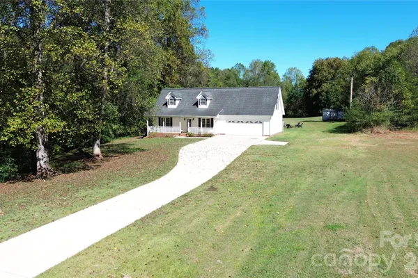 1612 FLAG LN