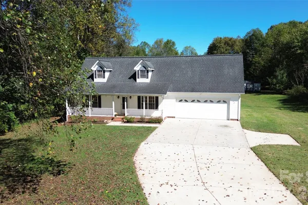 1612 FLAG LN