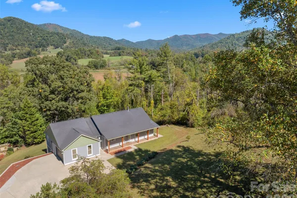 45 BONNIE BRAE DR