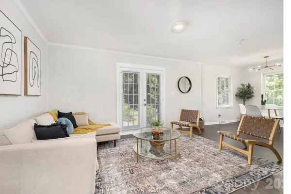 3909 WOODBRIAR TRL