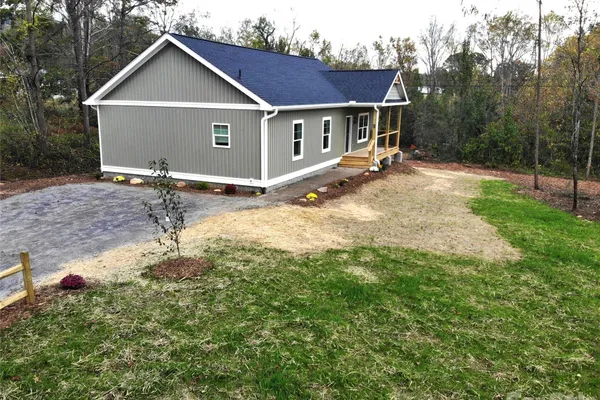 5 ADELL DR